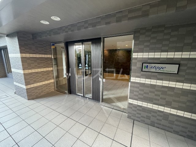 20/30 エントランス