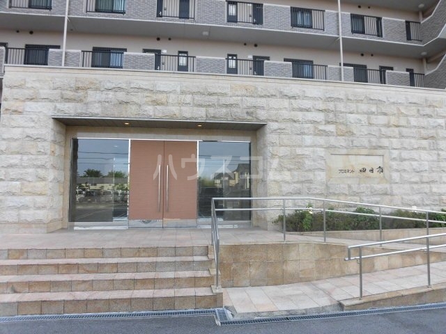 24/30 エントランス