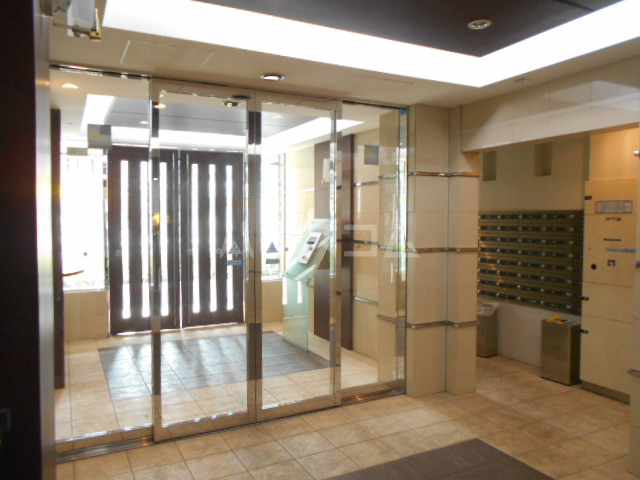 24/30 エントランス