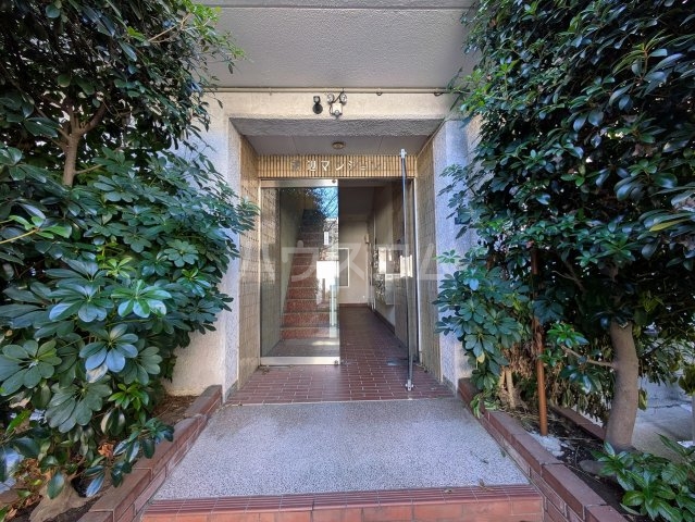 21/27 エントランス