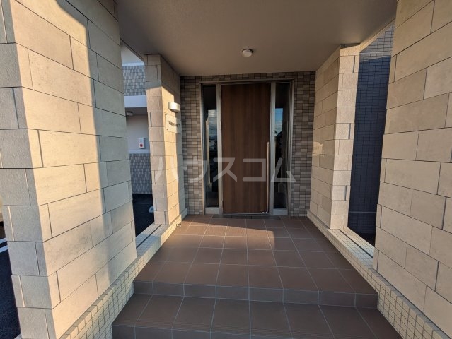 27/30 エントランス