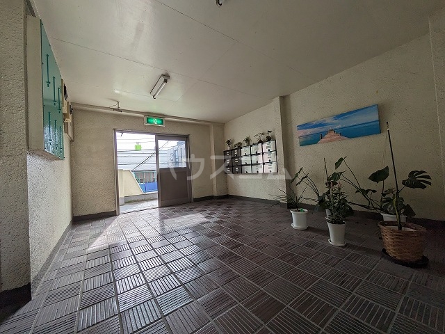 22/30 エントランス