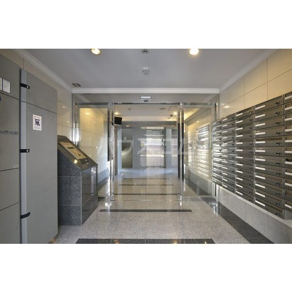 13/14 エントランス