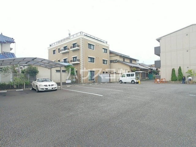 15/15 駐車場