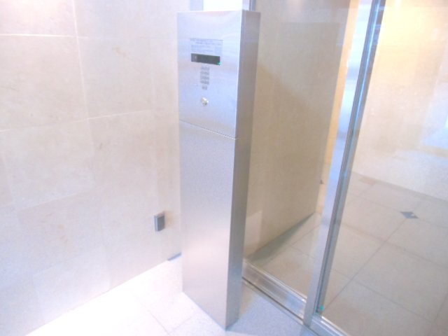 19/23 エントランス