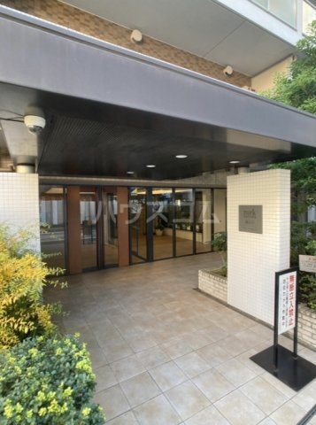 18/19 エントランス