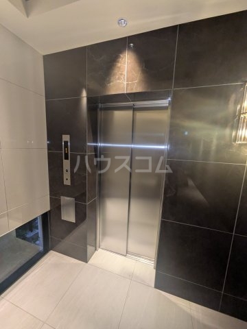 28/30 エントランス