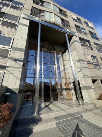 25/30 エントランス