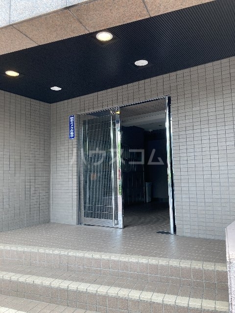 24/30 エントランス