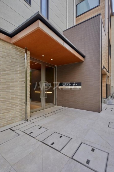 15/16 エントランス