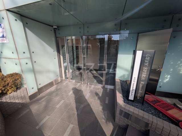 21/29 エントランス