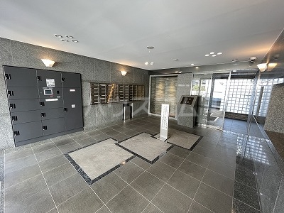 21/30 エントランス