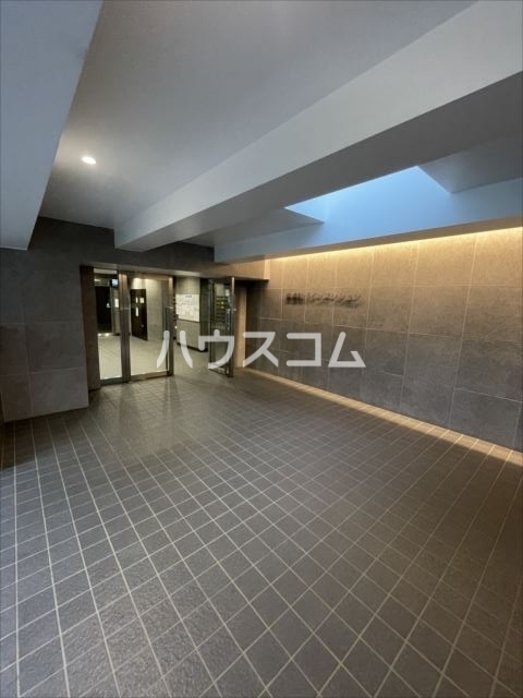 21/30 エントランス