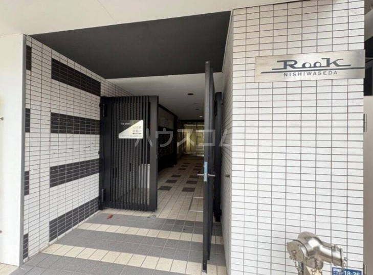 18/28 エントランス