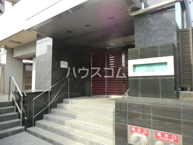 21/30 エントランス