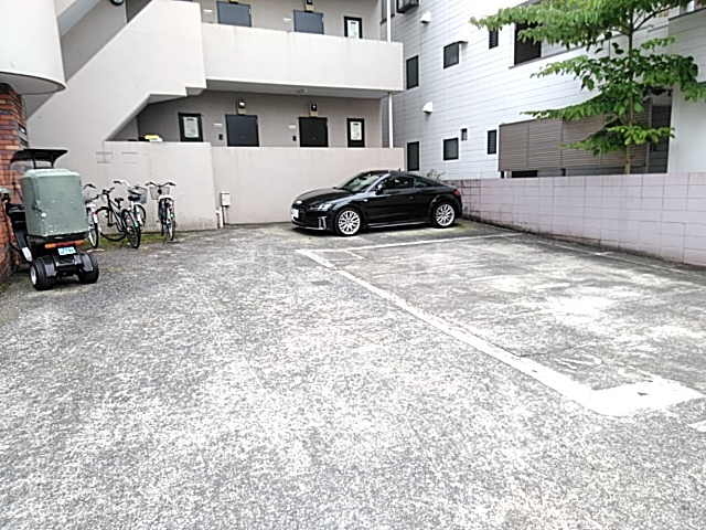 26/30 駐車場