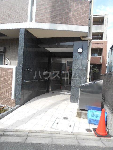 21/30 エントランス