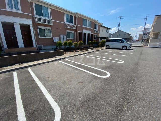 22/28 駐車場