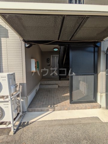 18/24 エントランス