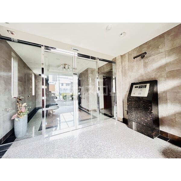 16/17 エントランス