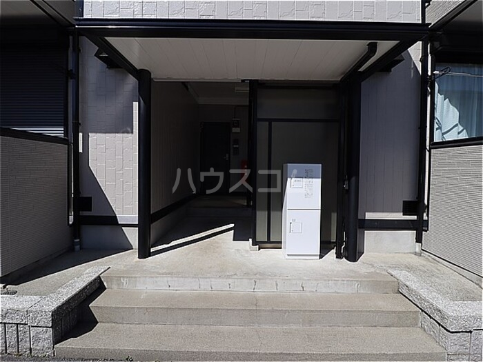 18/23 エントランス