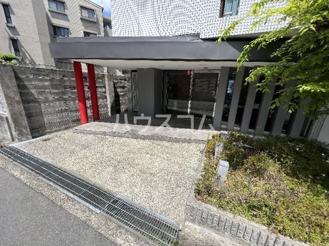 16/27 エントランス