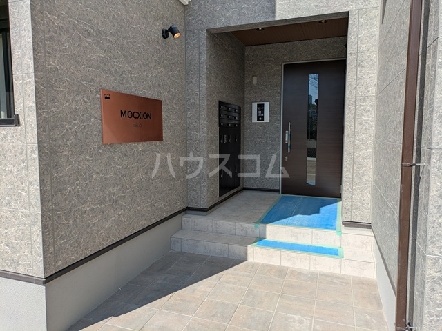 27/30 エントランス