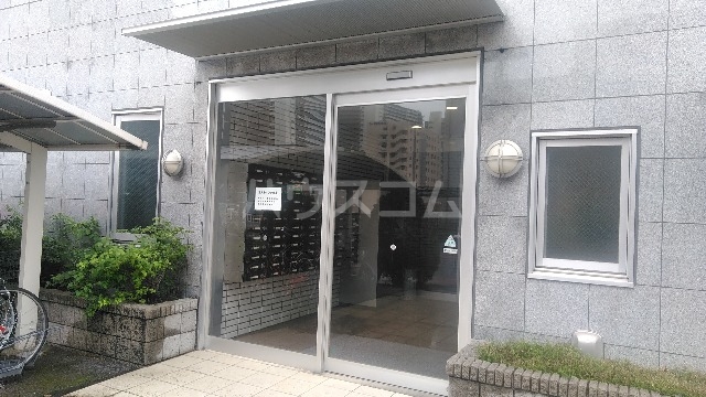 27/29 エントランス