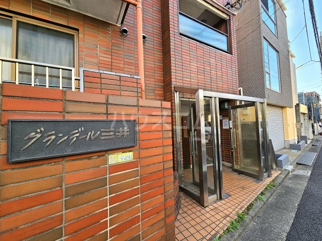 21/30 エントランス