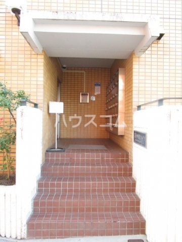 23/30 エントランス