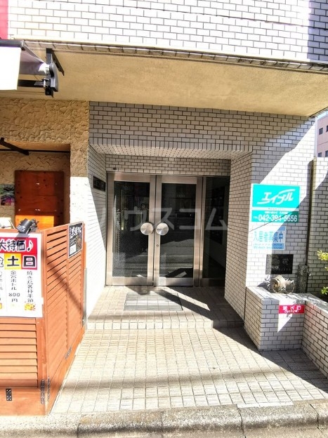 27/30 エントランス