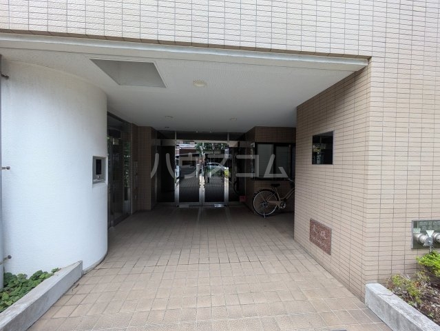 25/30 エントランス