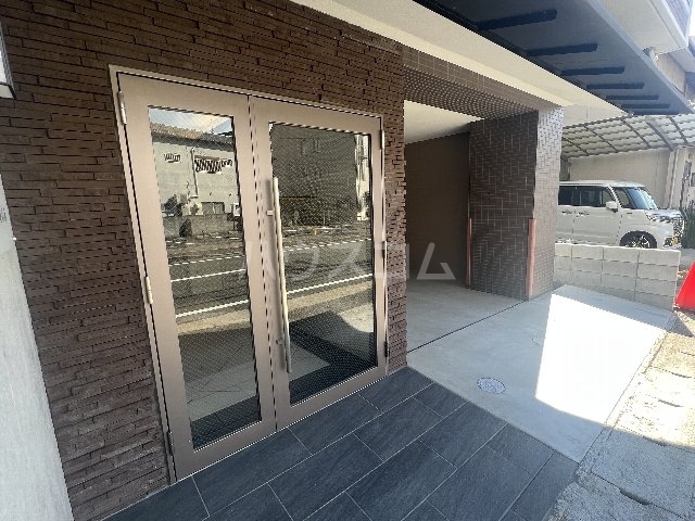 21/30 エントランス