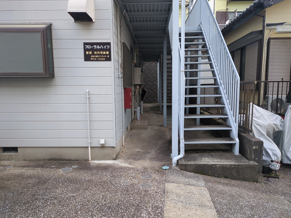 23/27 エントランス