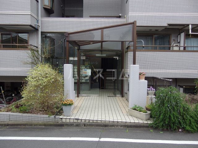 23/30 エントランス