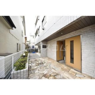 18/26 エントランス