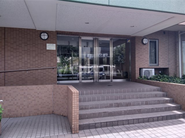 28/30 エントランス