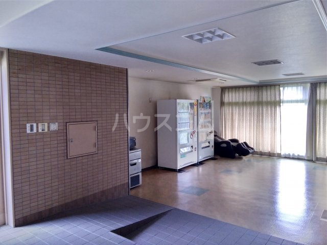 27/30 エントランス