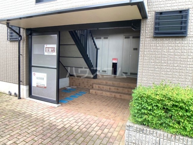 21/30 エントランス