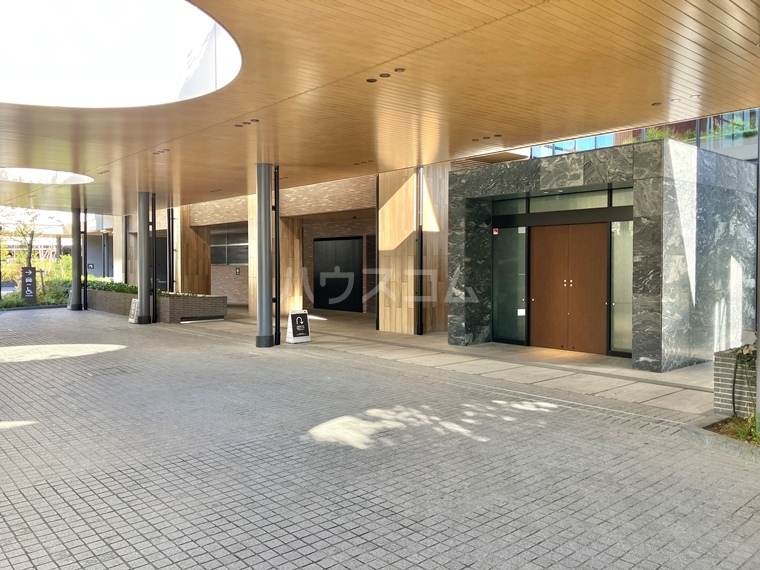 21/28 エントランス