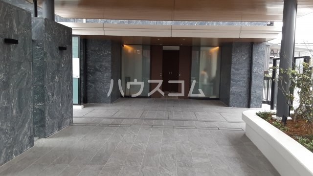 23/28 エントランス