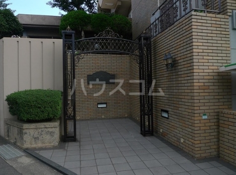 25/26 エントランス