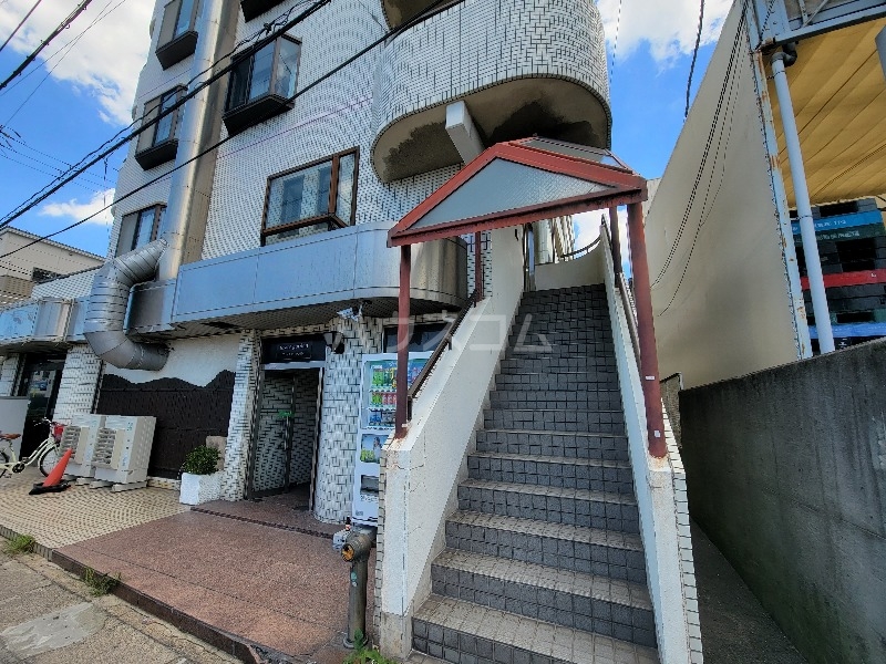 2/4 エントランス