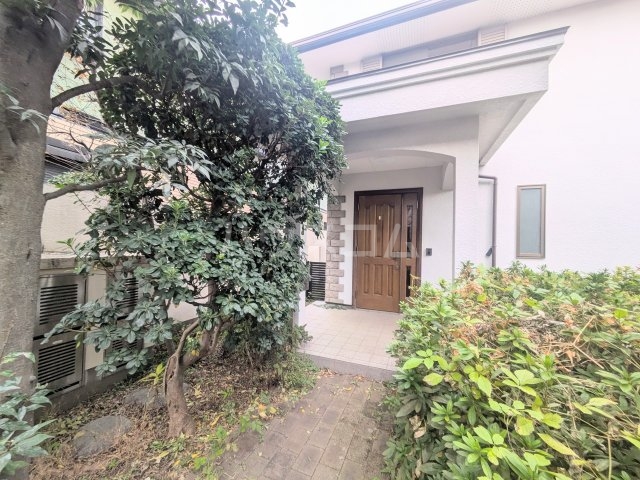 20/30 エントランス