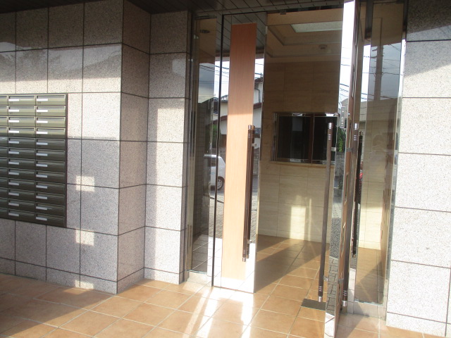 21/30 エントランス