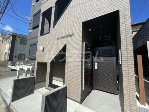 24/30 エントランス