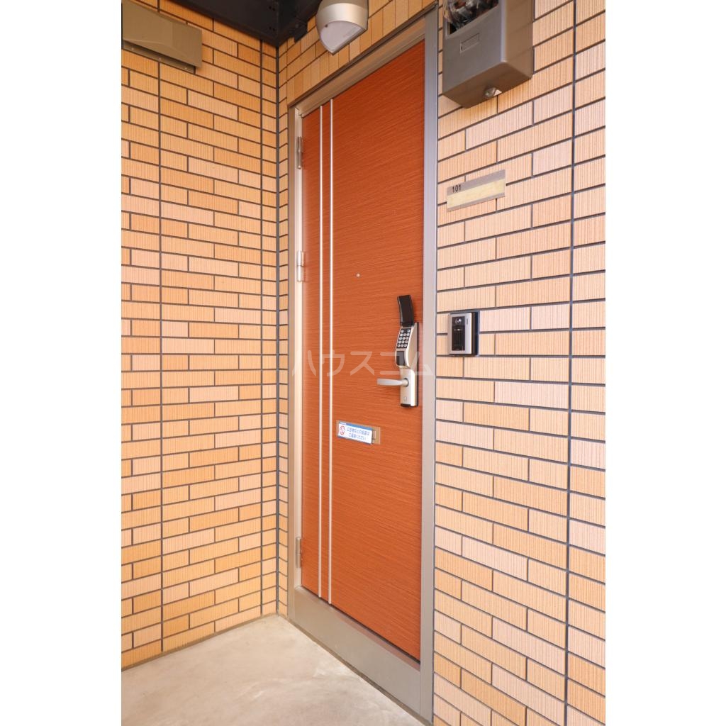 17/17 エントランス