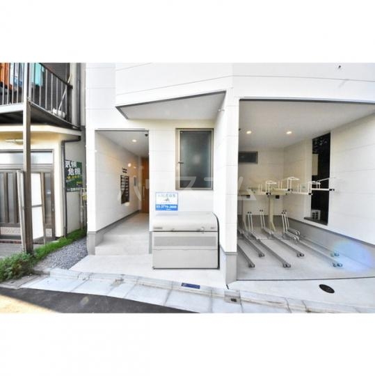 15/22 エントランス