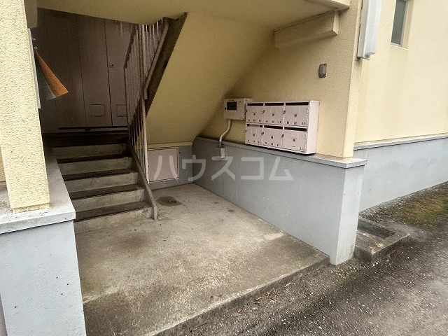 28/30 エントランス