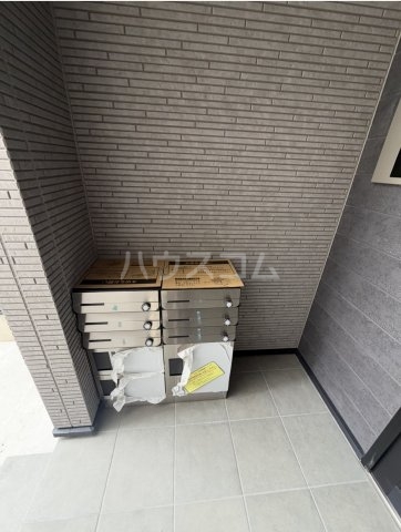 27/30 エントランス